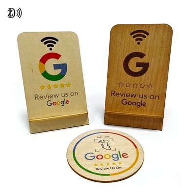 Stand Kartu Ulasan Google NFC NTAG213 Kayu LOGO QR Code Ukir Laser Kustom