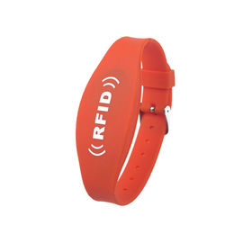 LOGO Printed RFID Chip Wristband Untuk Manajemen Acara Strap Watch Adjustable