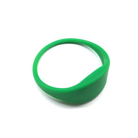Silicone RFID Chip Wristband Ukuran disesuaikan Untuk Pembayaran Waterproof NFC